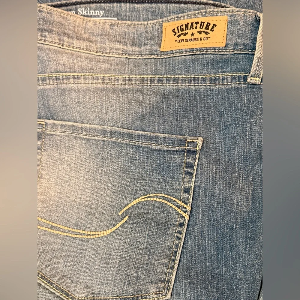 Levi's Signature Women's Jeans Size W42 L30 Modern Skinny Distressed Stretch - Picture 9 of 13